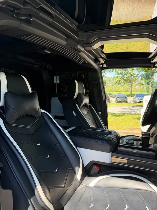 2025 GMC Hummer EV - Image 10 of 13