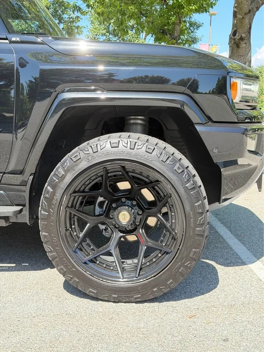 2025 GMC Hummer EV - Image 9 of 9