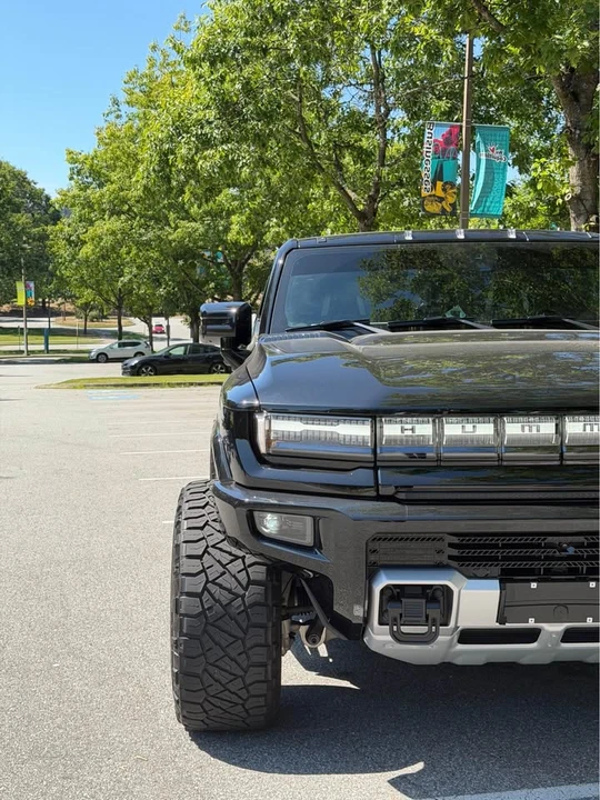 2025 GMC Hummer EV - Image 2 of 9