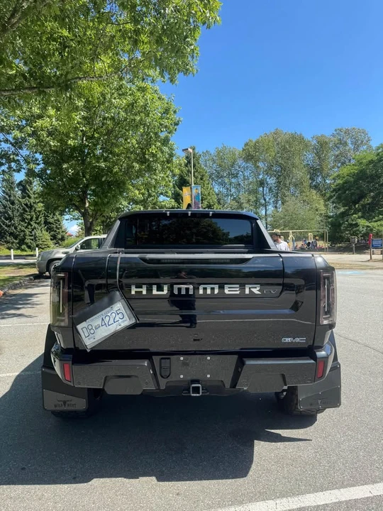 2025 GMC Hummer EV - Image 8 of 18