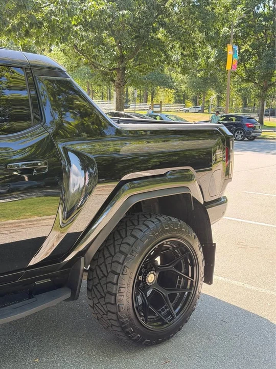 2025 GMC Hummer EV - Image 4 of 9