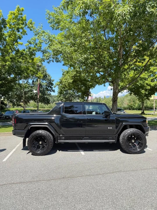 2025 GMC Hummer EV - Image 6 of 9