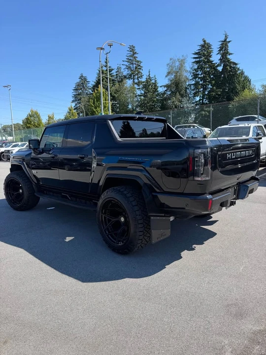 2025 GMC Hummer EV - Image 7 of 19