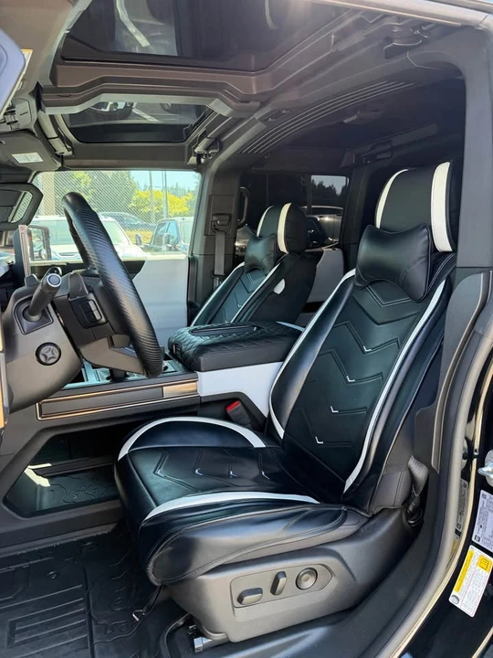 2025 GMC Hummer EV - Image 9 of 19