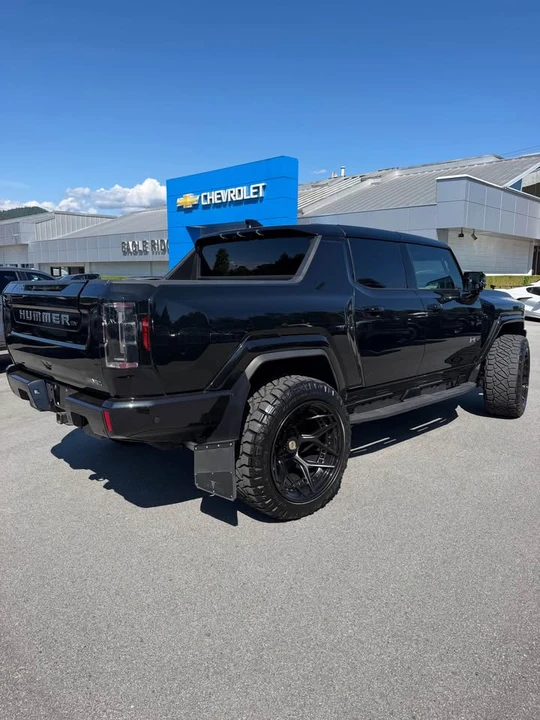 2025 GMC Hummer EV - Image 5 of 19