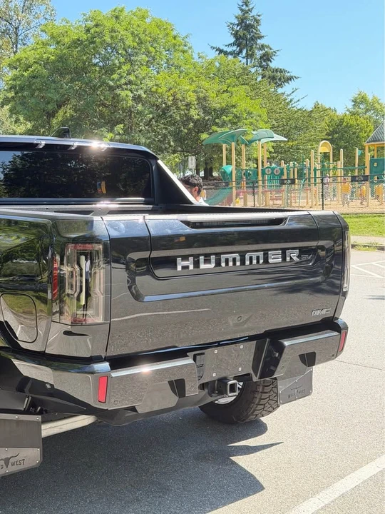 2025 GMC Hummer EV - Image 5 of 9