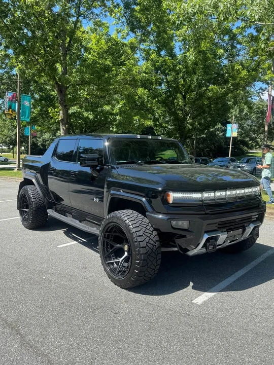2025 GMC Hummer EV - Image 3 of 18