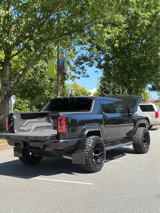 2025 GMC Hummer EV - Image 7 of 9