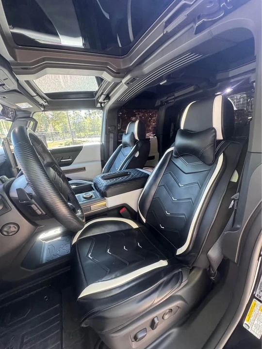 2025 GMC Hummer EV - Image 16 of 18