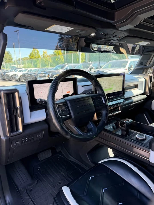 2025 GMC Hummer EV - Image 8 of 19