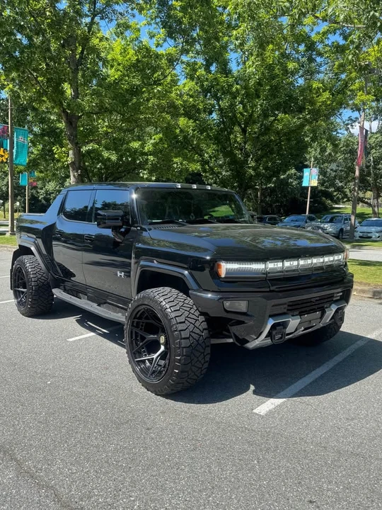 2025 GMC Hummer EV - Image 4 of 18
