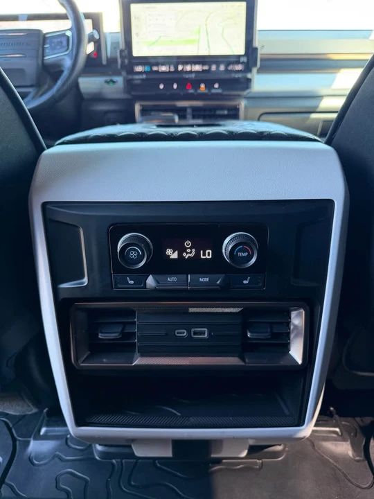 2025 GMC Hummer EV - Image 16 of 19