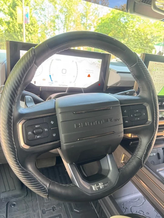 2025 GMC Hummer EV - Image 14 of 18