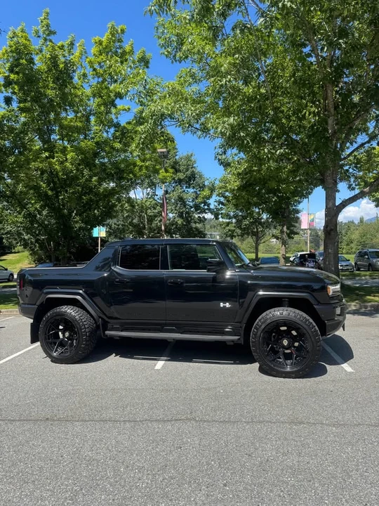 2025 GMC Hummer EV - Image 5 of 18