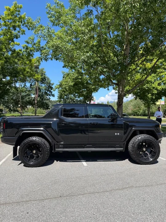 2025 GMC Hummer EV - Image 5 of 13