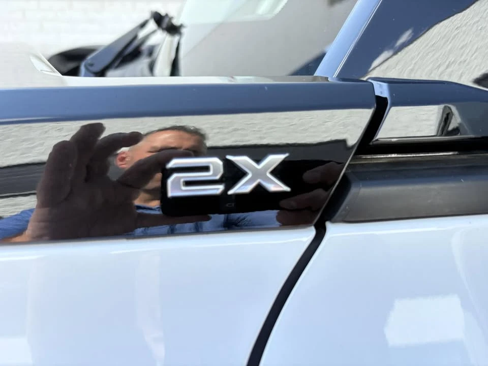 2025 GMC Hummer EV - Image 7 of 10
