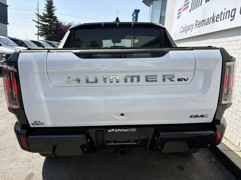 2025 GMC Hummer EV - Image 9 of 10