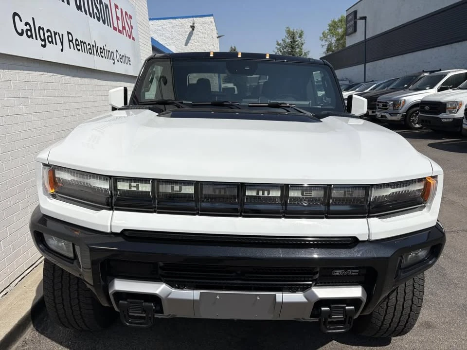 2025 GMC Hummer EV - Image 6 of 10