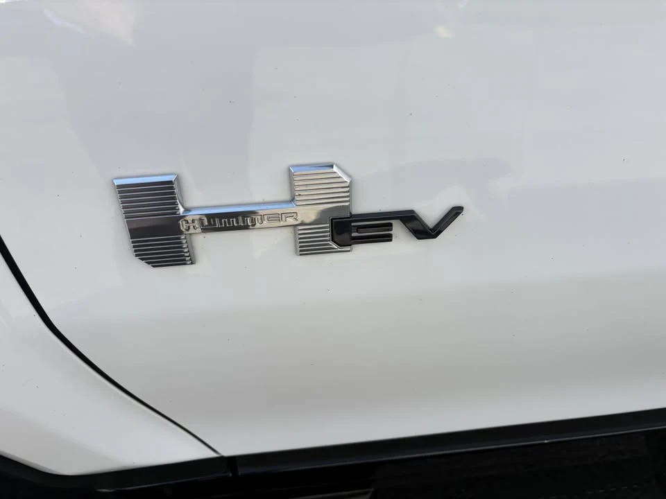2025 GMC Hummer EV - Image 8 of 10
