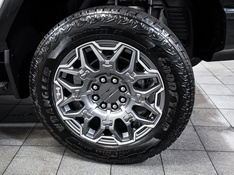 2025 GMC Hummer EV - Image 8 of 20