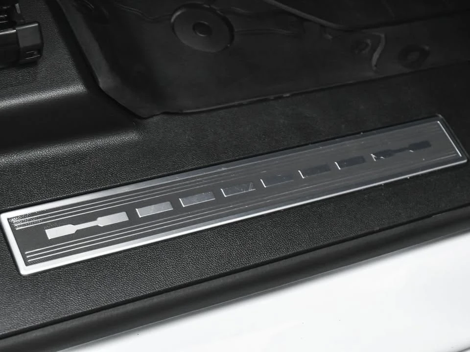 2025 GMC Hummer EV - Image 14 of 20