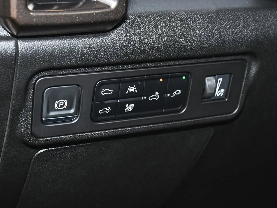 2025 GMC Hummer EV - Image 19 of 20