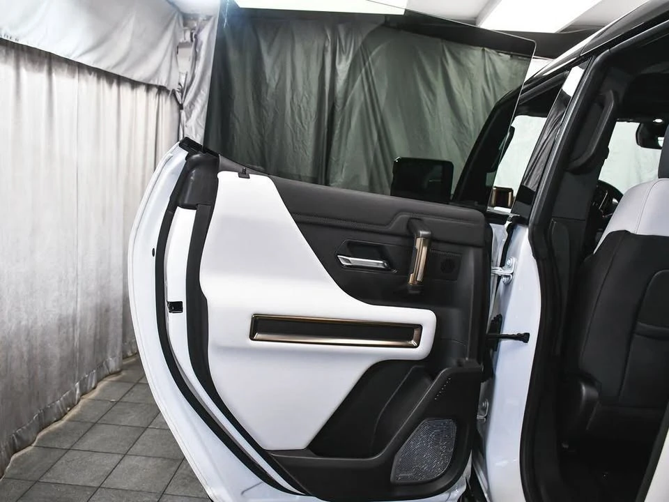 2025 GMC Hummer EV - Image 12 of 20