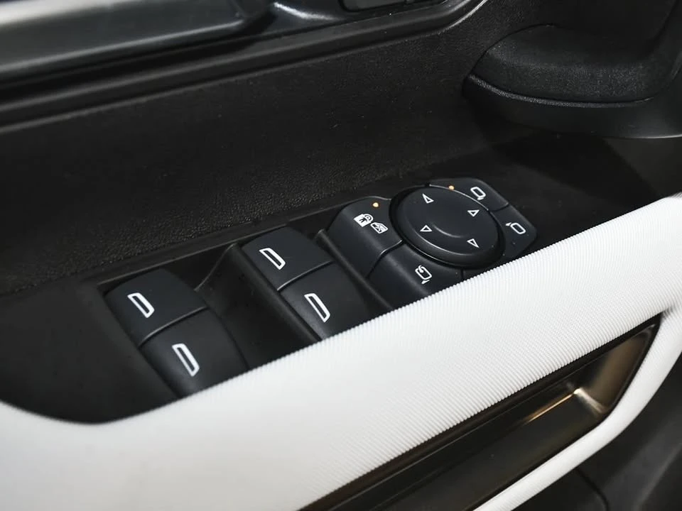 2025 GMC Hummer EV - Image 11 of 20