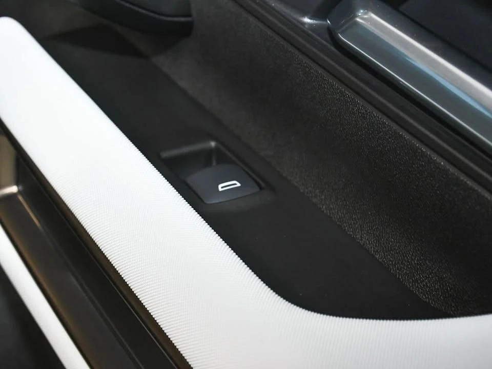 2025 GMC Hummer EV - Image 16 of 20