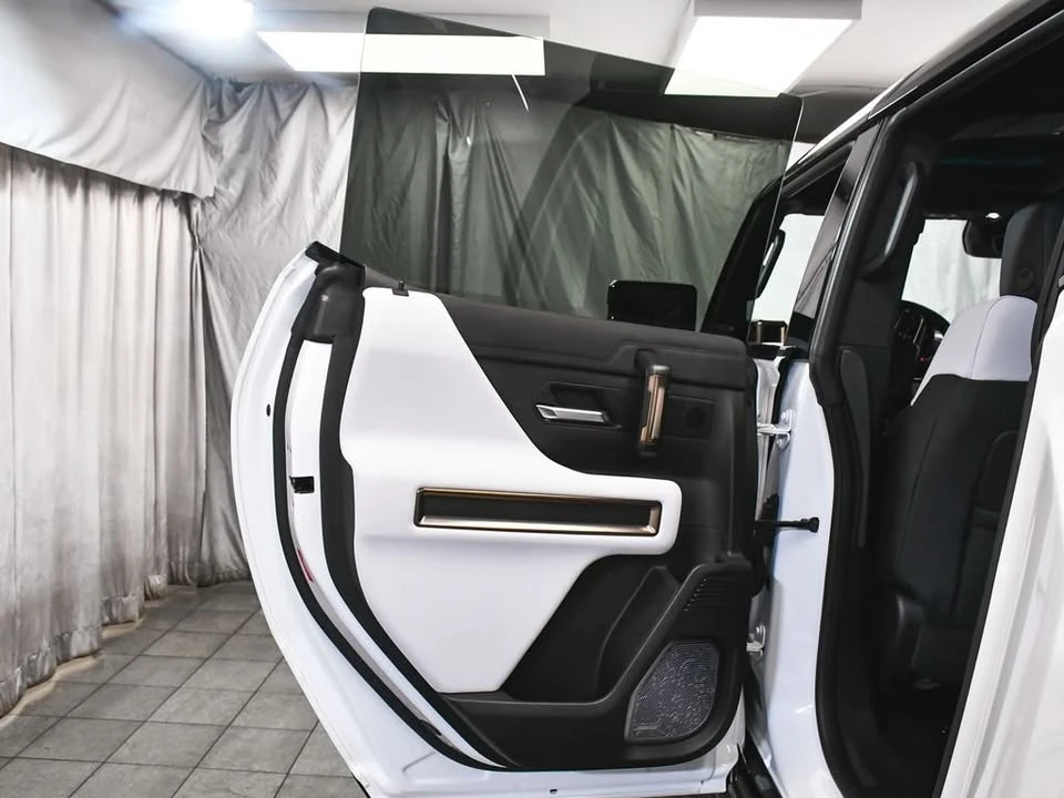 2025 GMC Hummer EV - Image 13 of 20