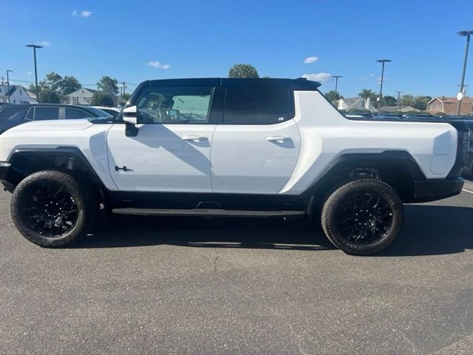 2025 GMC Hummer EV - Image 11 of 20