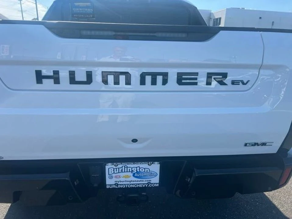 2025 GMC Hummer EV - Image 16 of 20