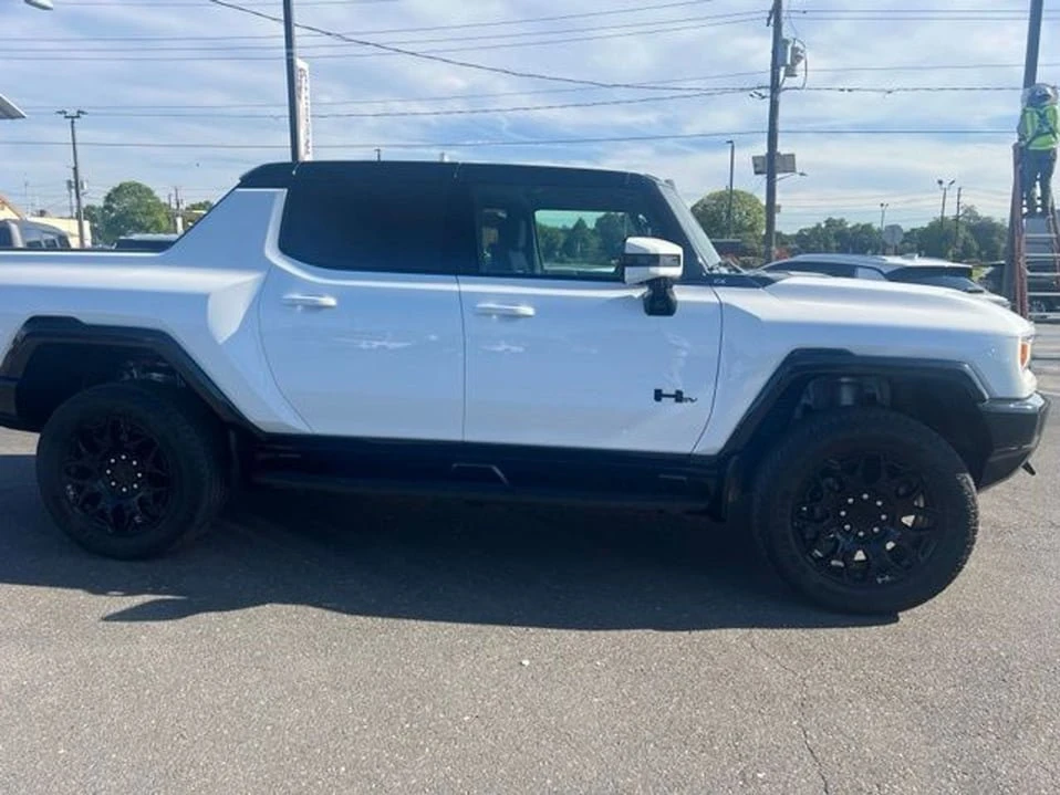 2025 GMC Hummer EV - Image 3 of 20