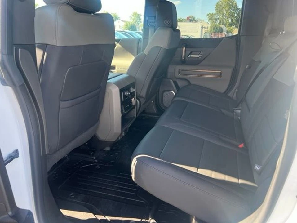 2025 GMC Hummer EV - Image 19 of 20
