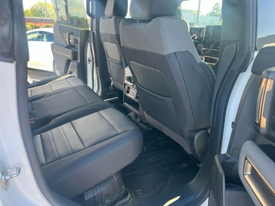 2025 GMC Hummer EV - Image 20 of 20