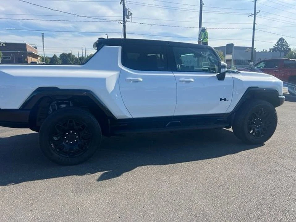 2025 GMC Hummer EV - Image 4 of 20