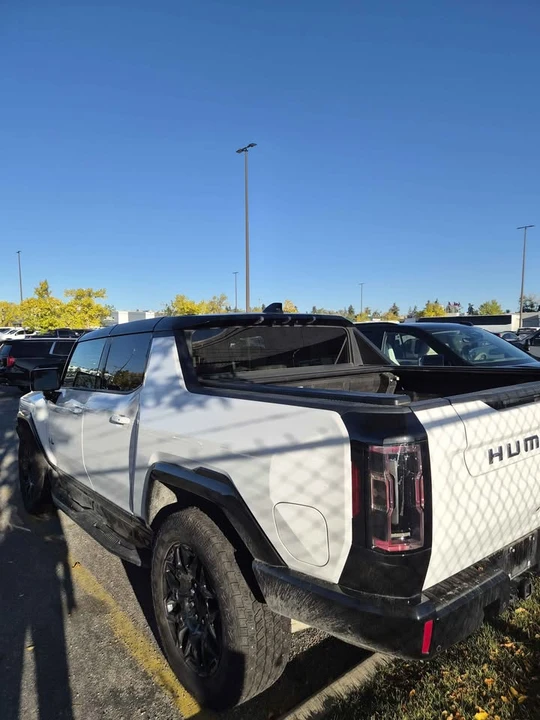 2025 GMC Hummer EV - Image 5 of 14