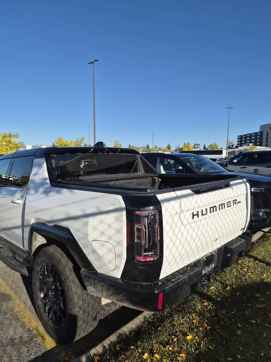 2025 GMC Hummer EV - Image 4 of 14