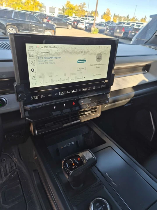 2025 GMC Hummer EV - Image 8 of 14