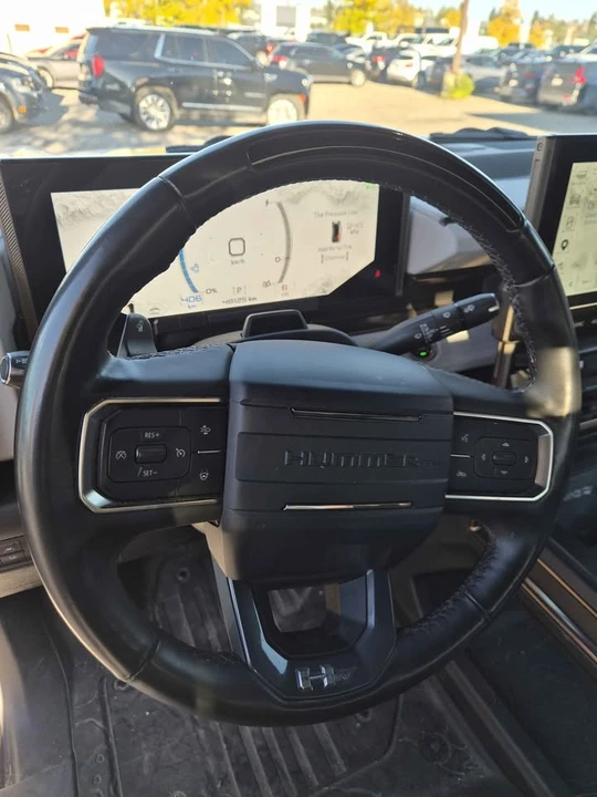 2025 GMC Hummer EV - Image 9 of 14