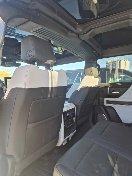2025 GMC Hummer EV - Image 11 of 14