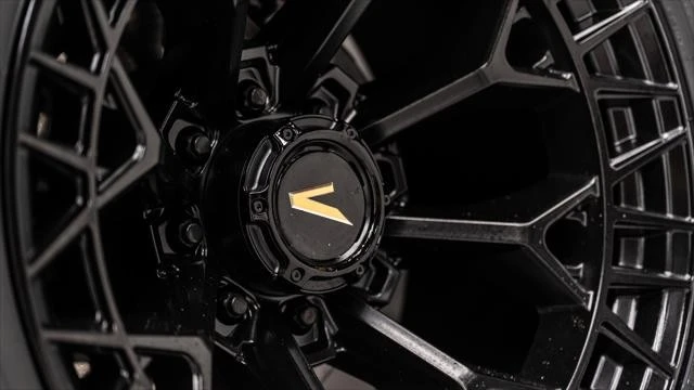 2025 GMC Hummer EV - Image 21 of 31