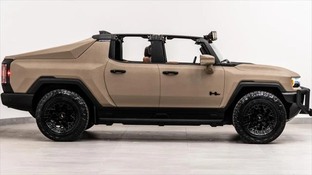 2025 GMC Hummer EV - Image 7 of 31