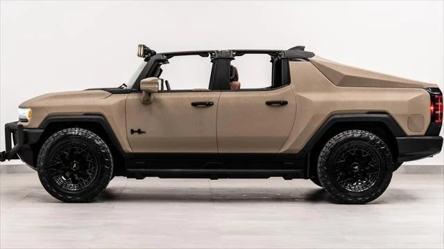 2025 GMC Hummer EV - Image 17 of 31