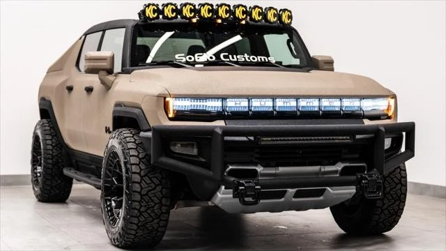 2025 GMC Hummer EV - Image 4 of 31