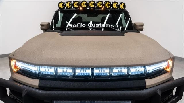 2025 GMC Hummer EV - Image 25 of 31