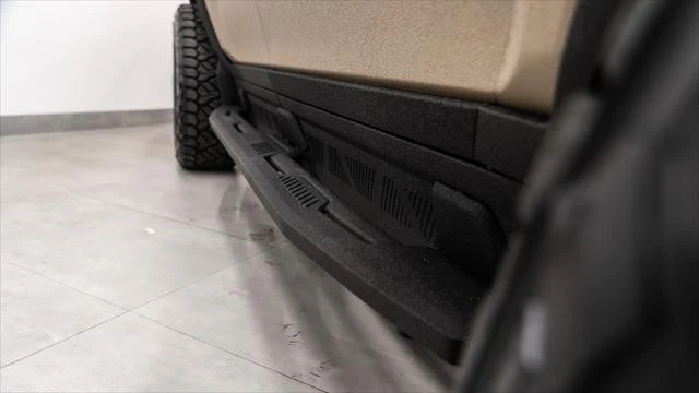 2025 GMC Hummer EV - Image 18 of 31