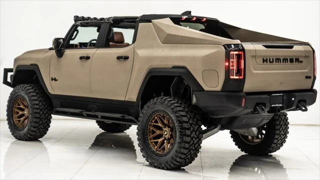 2025 GMC Hummer EV - Image 14 of 21