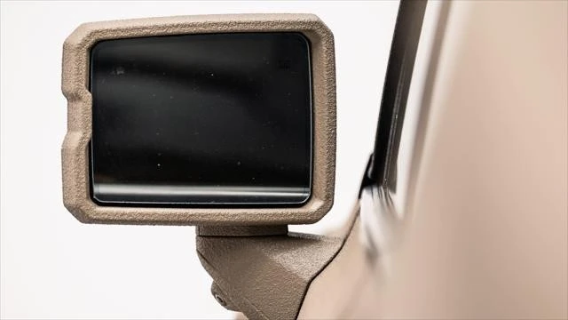2025 GMC Hummer EV - Image 14 of 31