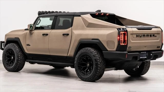 2025 GMC Hummer EV - Image 15 of 31
